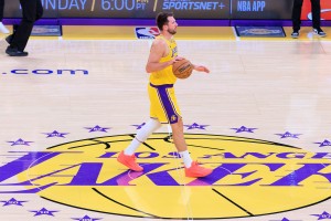 乐鱼体育官网-东契奇生涯第100场30+10助 历史第4人 仅次于大O&amp;哈登&amp;詹姆斯